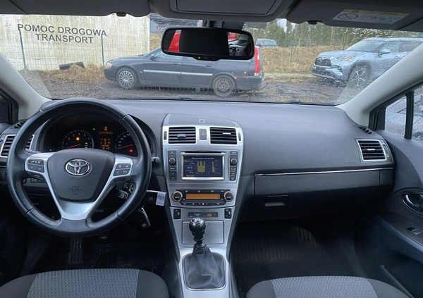 Toyota Avensis cena 29900 przebieg: 124400, rok produkcji 2013 z Chorzów małe 121